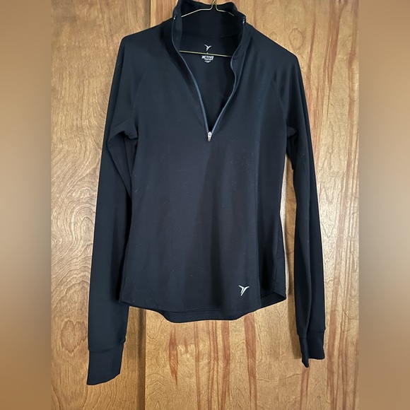 Active by Old Navy black pullover with 1/4 zipper. Size small - Picture 3 of 4